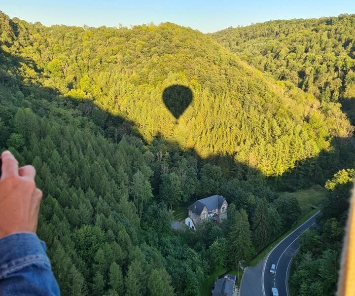 vol ciney dinant hanois pear balloon 2